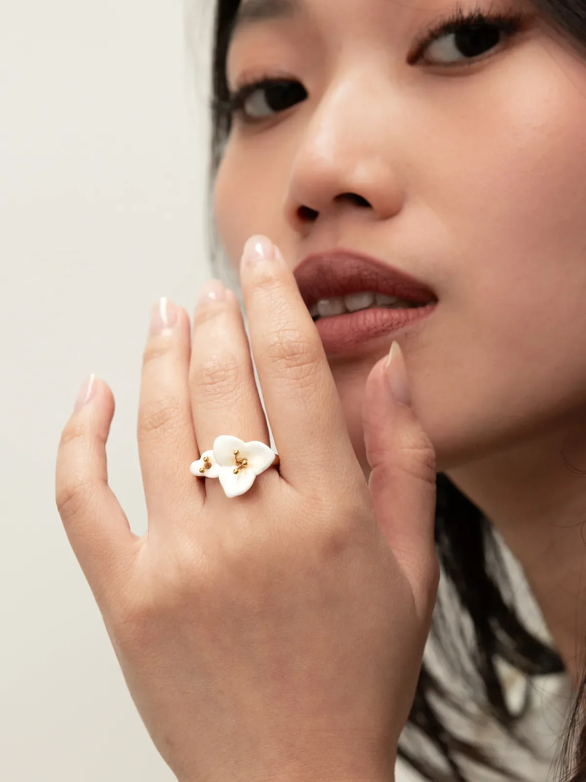 Bague FaceToFace bougainvillier blanc - Image 4