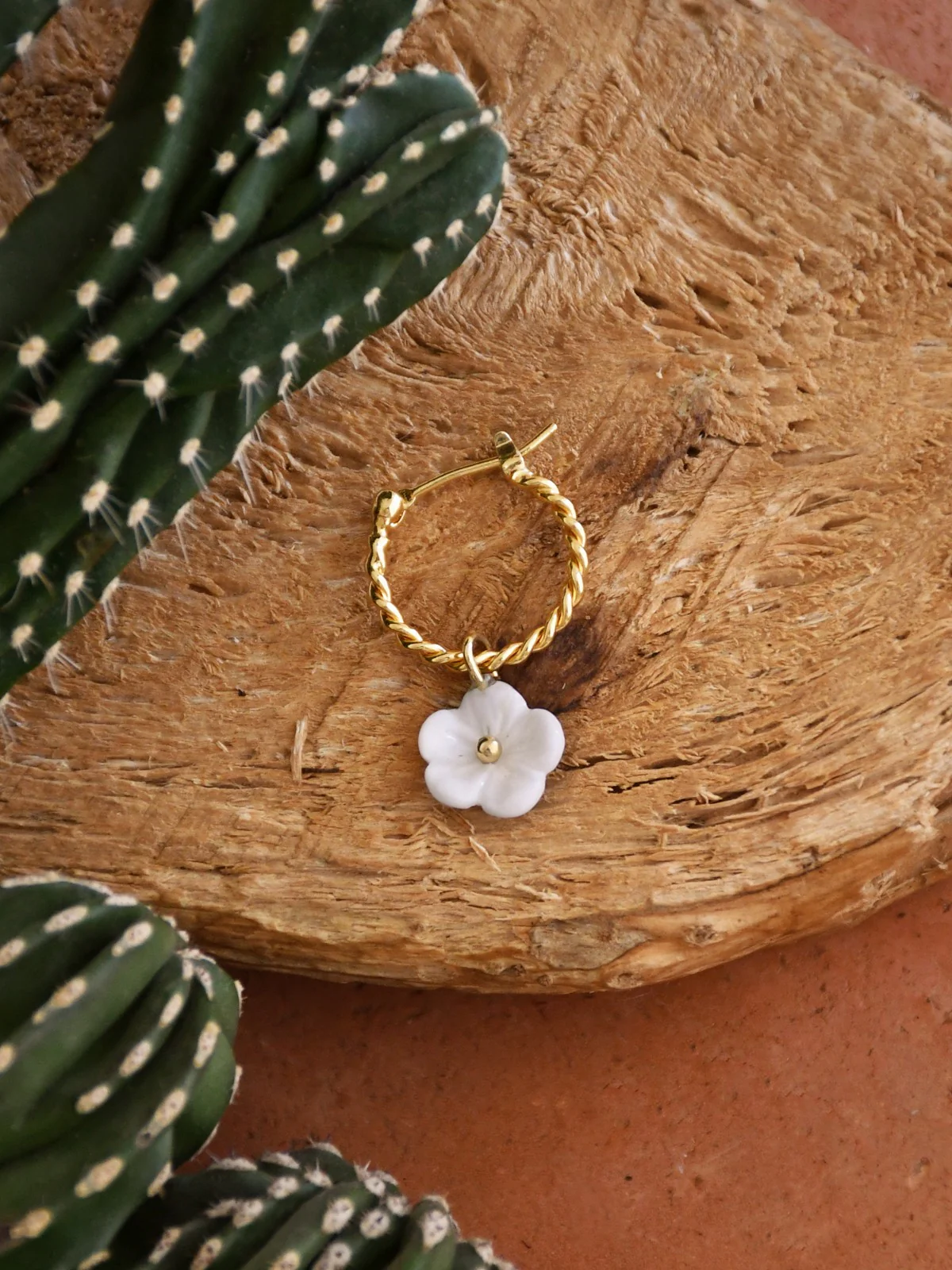 Mini créole fleur blanche - Vendue à l'unité - Image 3