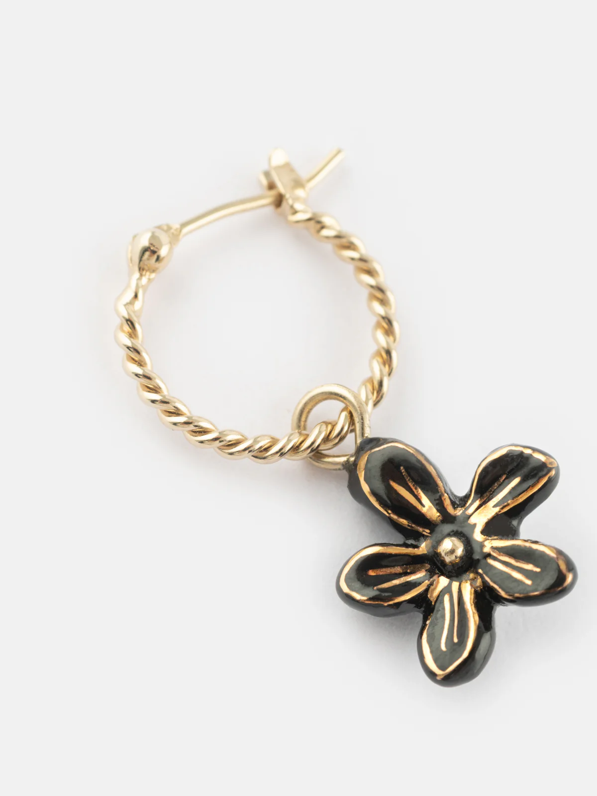 Mini créoles fleur d'Erine noire - vendue à l'unité - Image 4