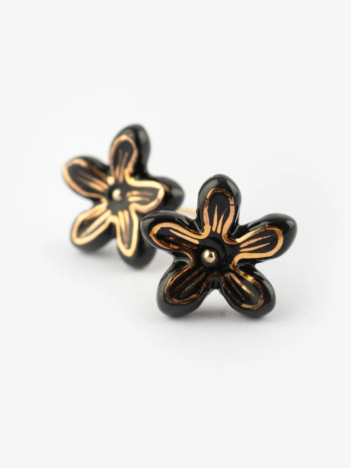 Boucles d'oreilles puces - Fleur d'Erine noire - Image 4