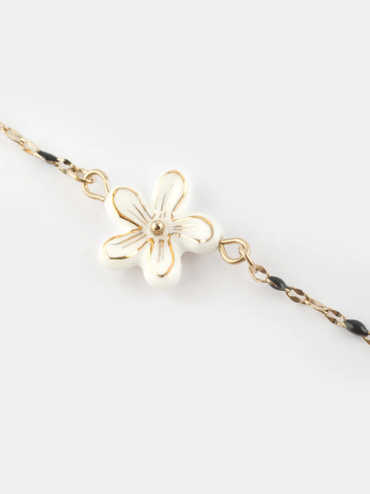 Bracelet perles et fleur blanches - Image 4