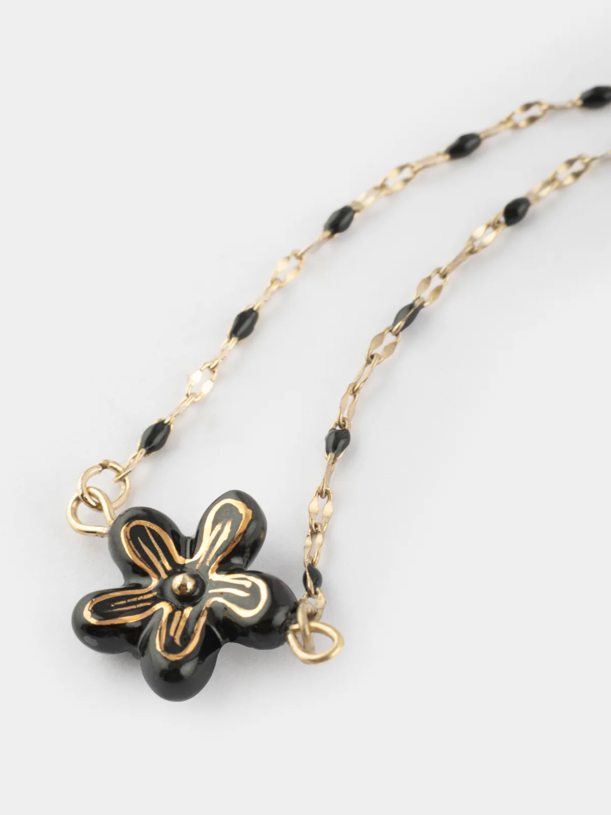 Bracelet perles fleur d'Erine noire - Image 4