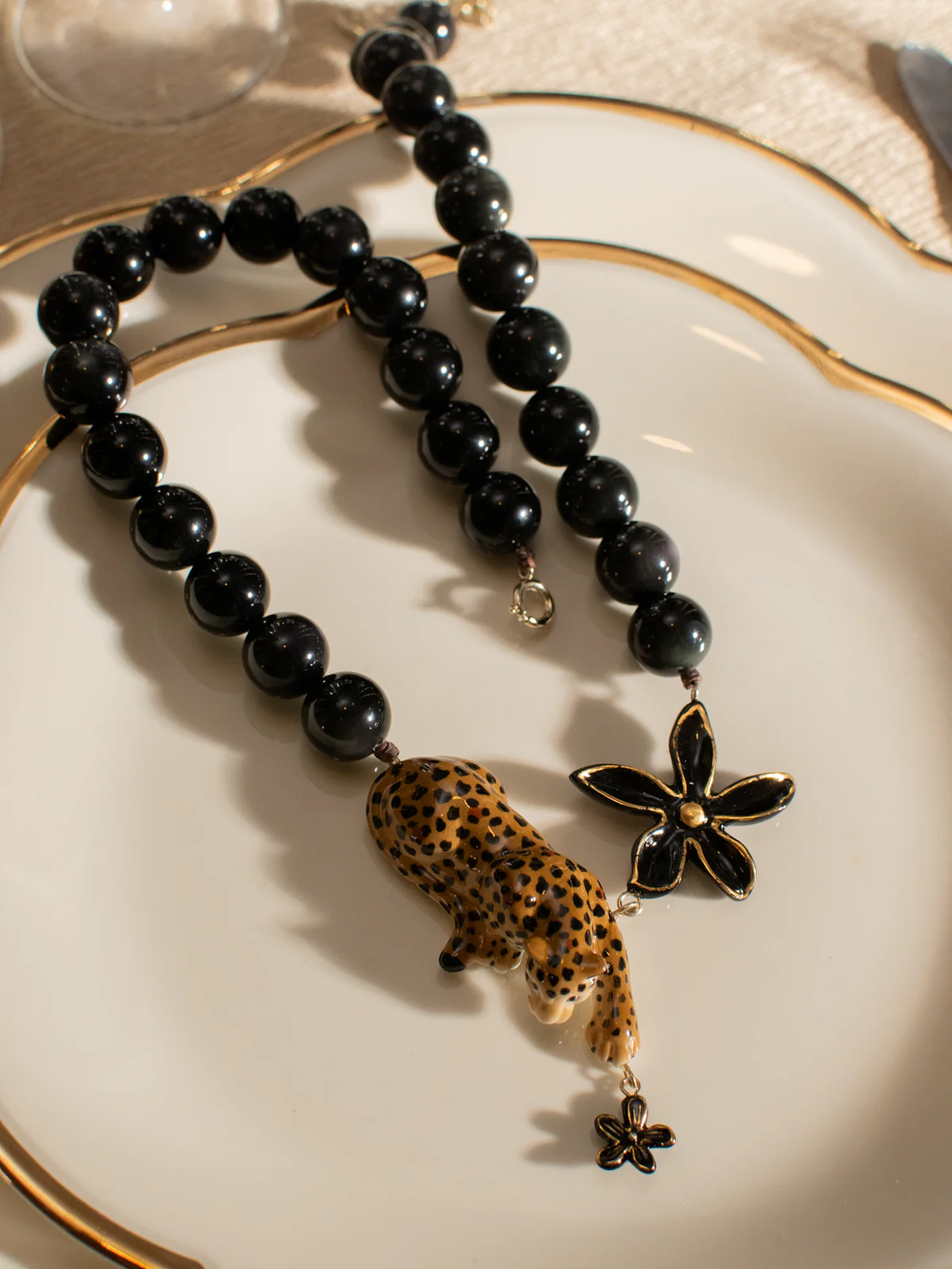 Collier Léopard, fleur et perles - Image 4